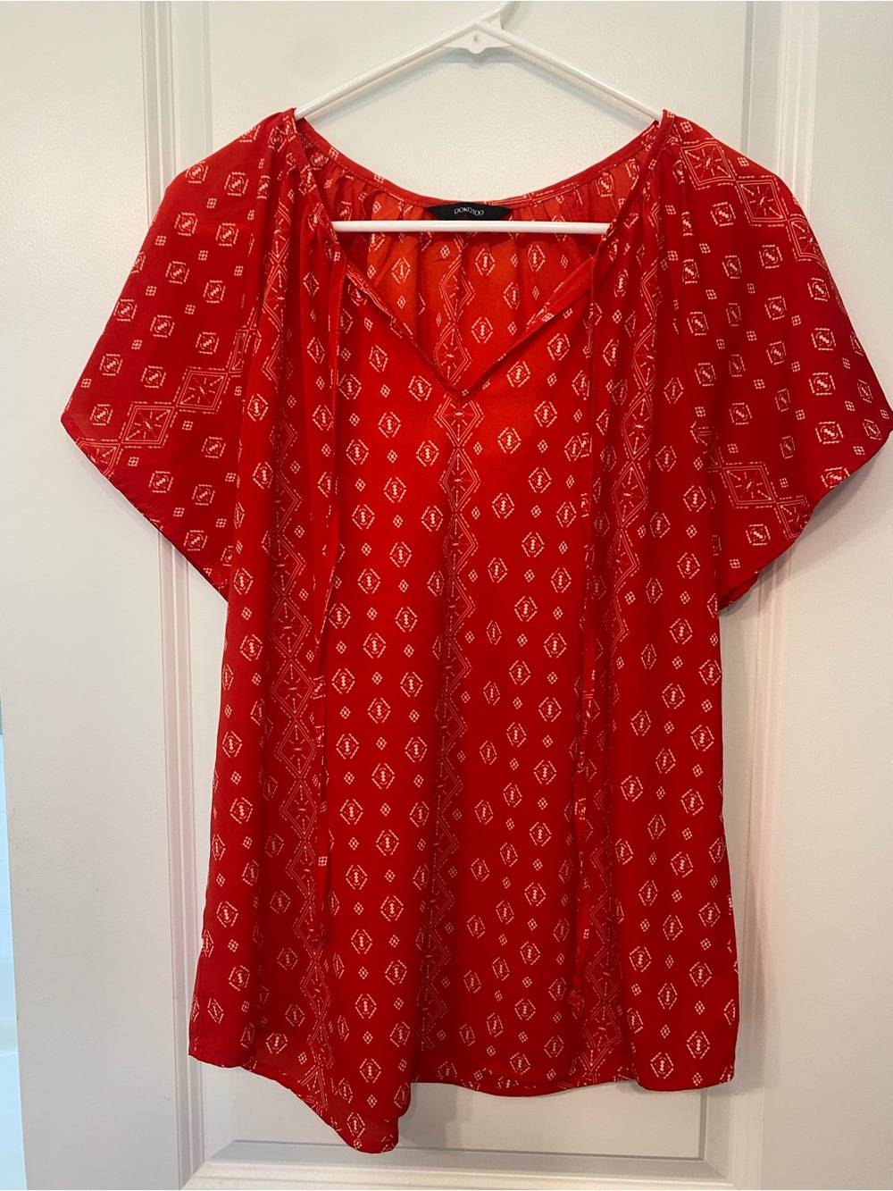 Dokotoo Red White Geometric Print Short Sleeve Tie V-Neck Blouse Top